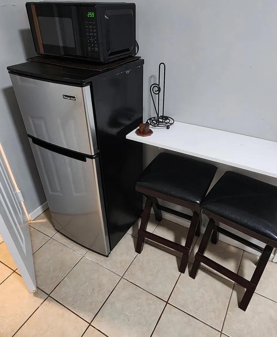 Studio, 200 sqft, $995 — Photo 3