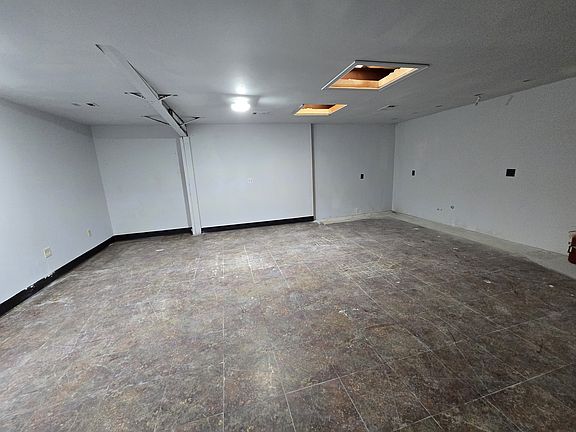 2nd image of 4720 Deans Bridge Rd