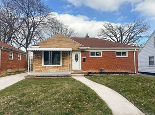 24244 Wilmot Ave, Eastpointe, MI 48021
