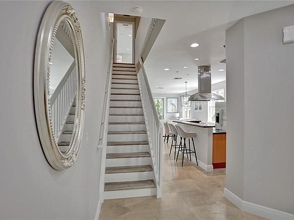 3rd image of 728 NE 7th Ave