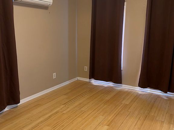 3rd image of 4909 Railroad Ave