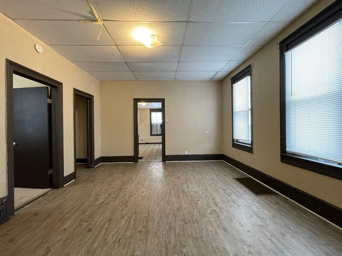 4 bed, 1.0 bath, 1005 sqft, $1,450 — Photo 4