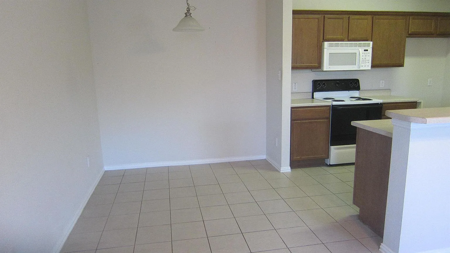 3 bed, 1250 sqft, $1,700 — Photo 4