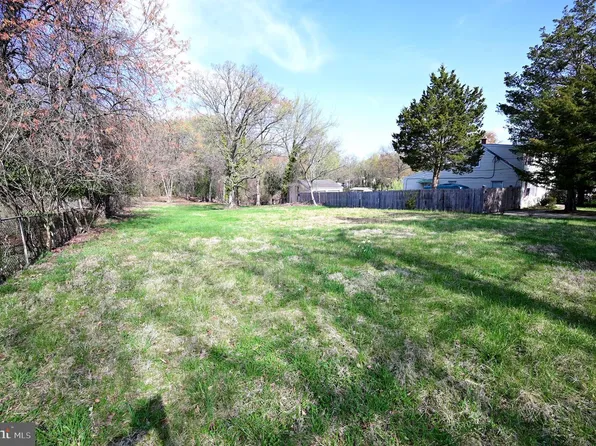 4807 N Barnaby Ln, Temple Hills, MD 20748