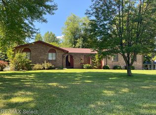 1138 Greenstone Ln, Flint, MI 48532