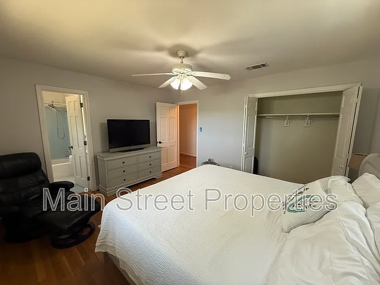 3660 Molaree Dr — Photo 24