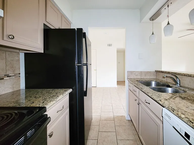Kimberly House Apartments — Photo 17