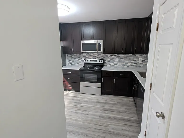 1005 Shades Pl — Photo 4