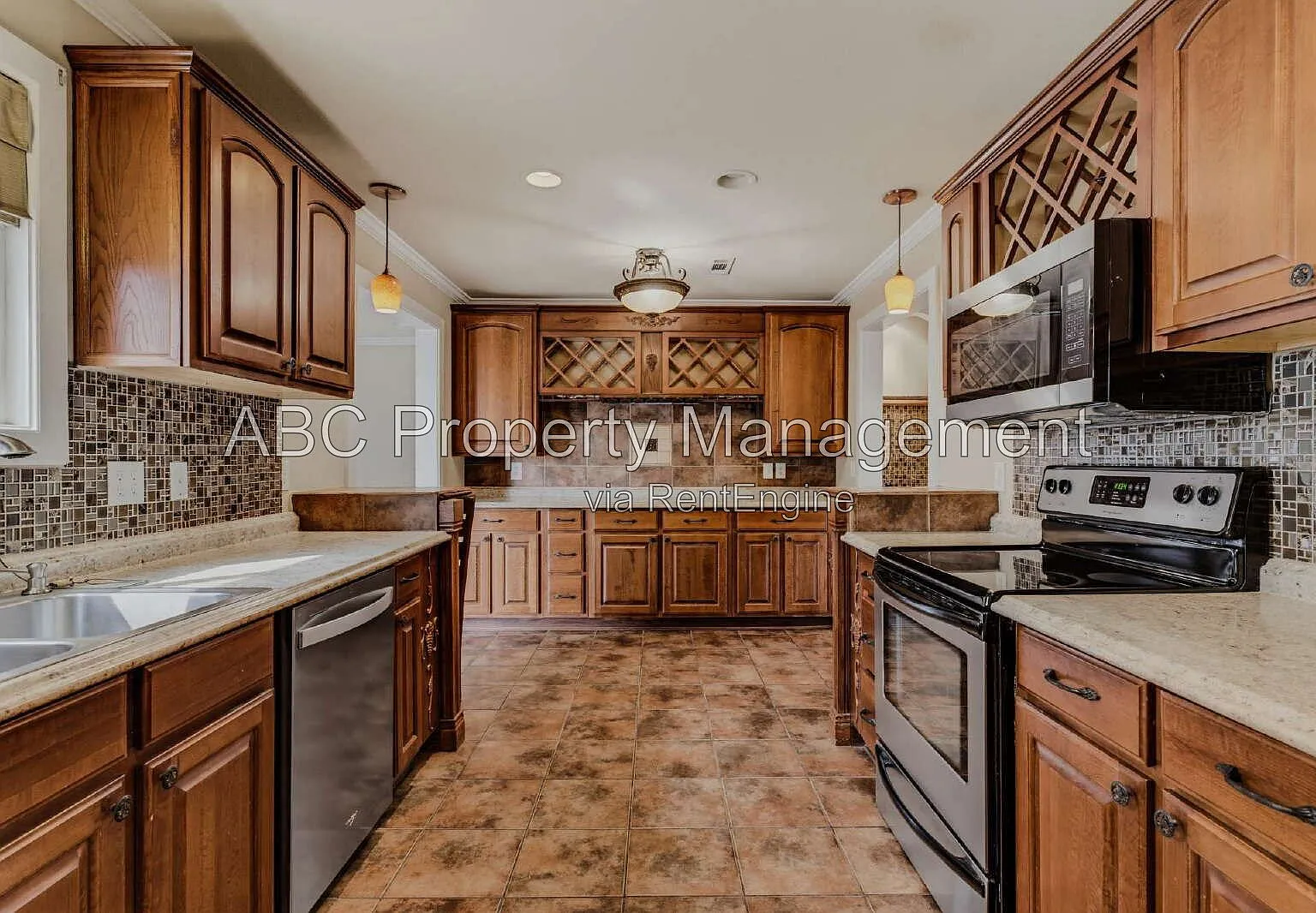 3 bed, 2.5 bath, 2039 sqft, $2,250 — Photo 2