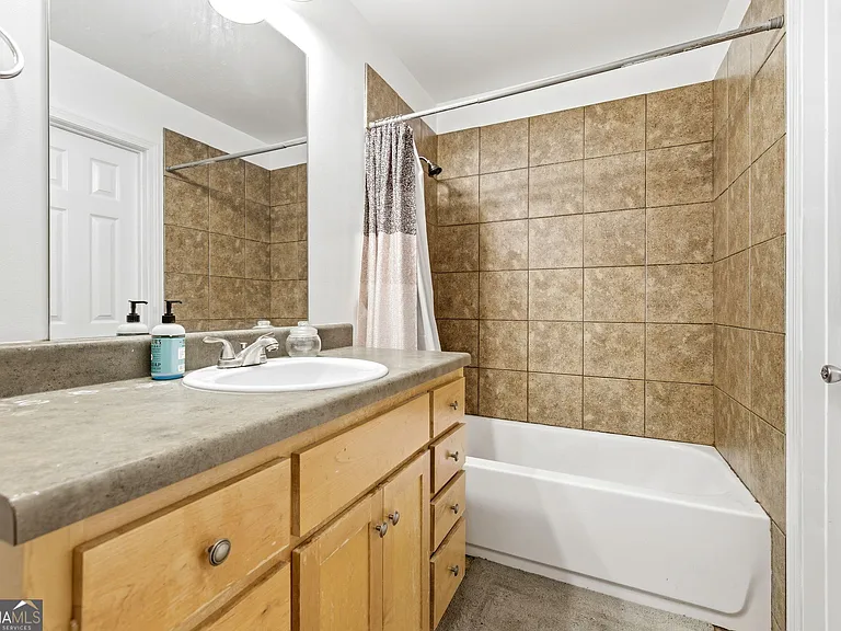 205 Pineview Dr #A — Photo 16
