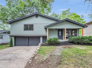 8602 Maple Ave, Raytown, MO 64138