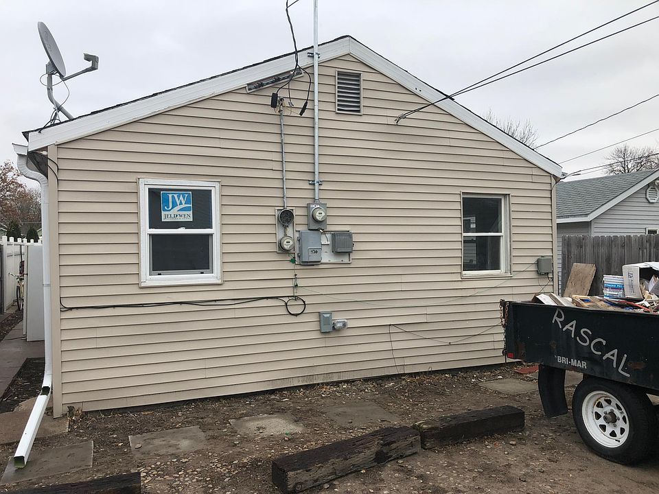 1st image of 720 S Poplar St