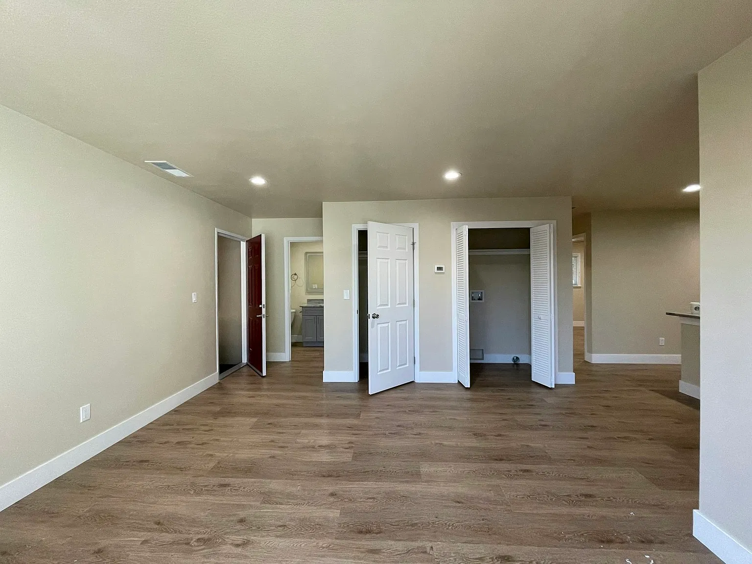 786 Elm St — Photo 2