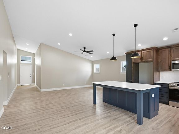 3rd image of 2202 Modern Ave
