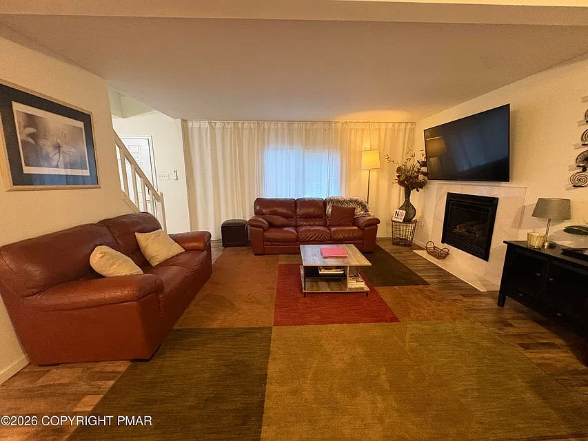 3 bed, 1224 sqft, $1,950 — Photo 3