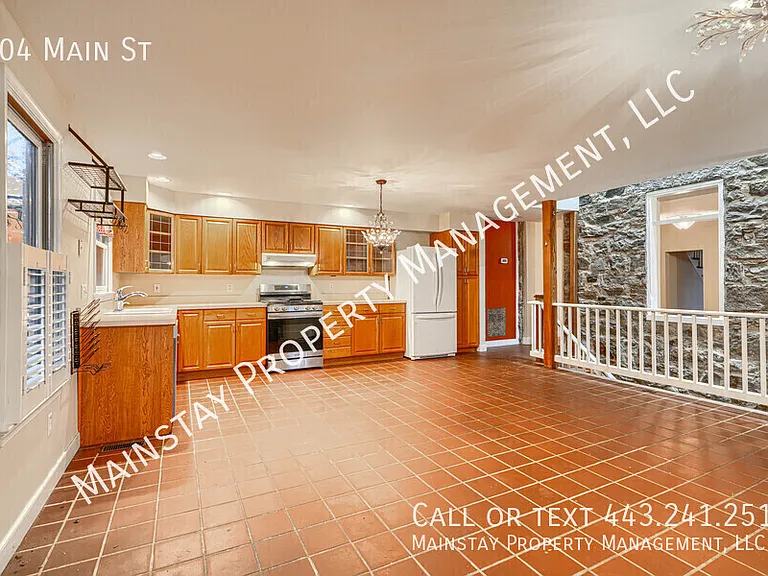 704 Main St — Photo 12