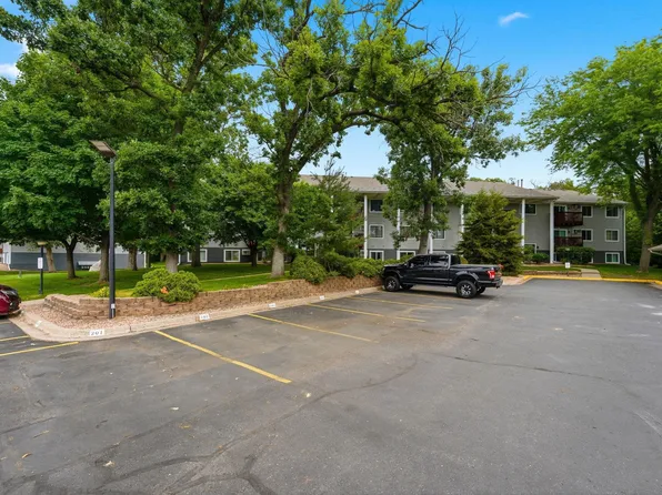 1801 113th Ave NW APT 106, Coon Rapids, MN 55433