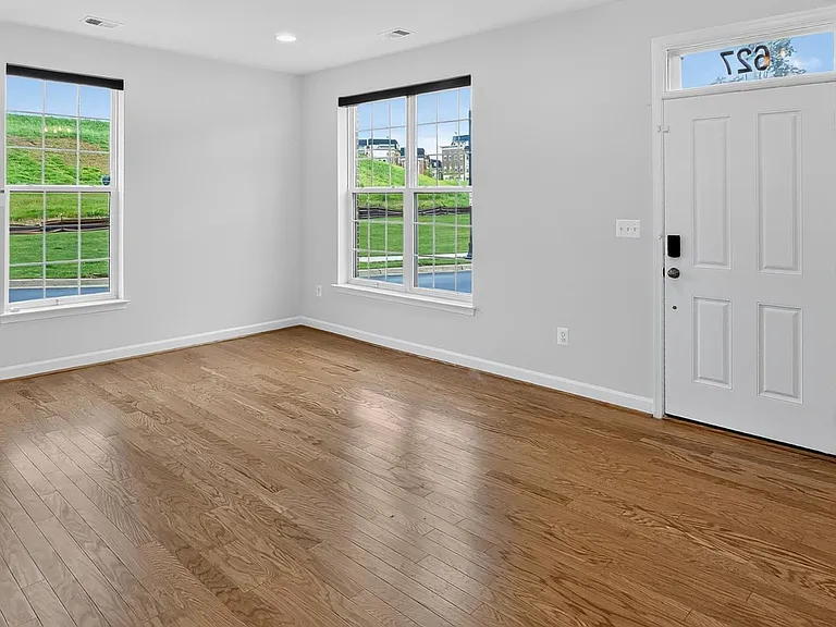 627 Leigh Way — Photo 7