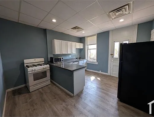 2122 Chippewa St #2F — Photo 5