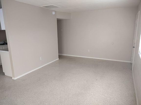 4th image of 1067 N 8th Pl #C