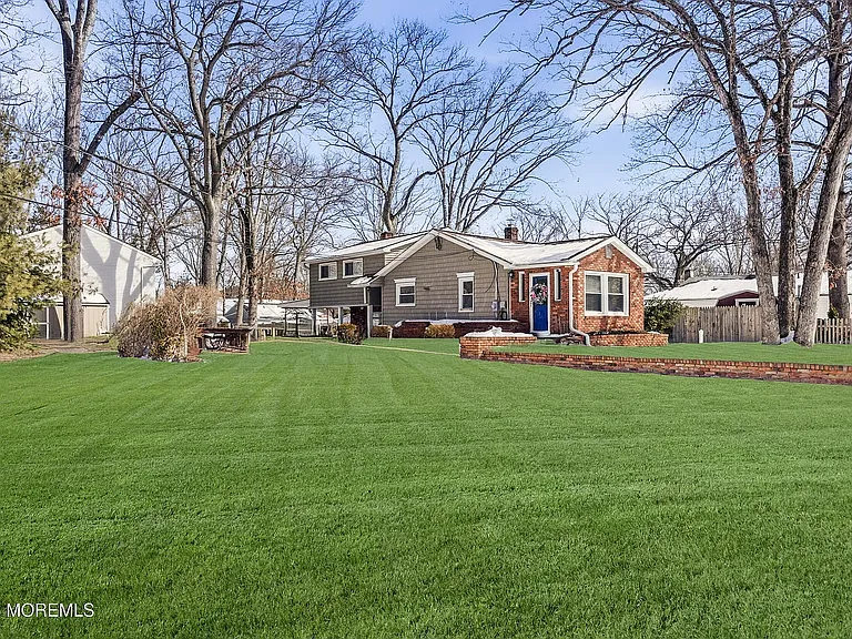 19 Bertan Ave — Photo 1
