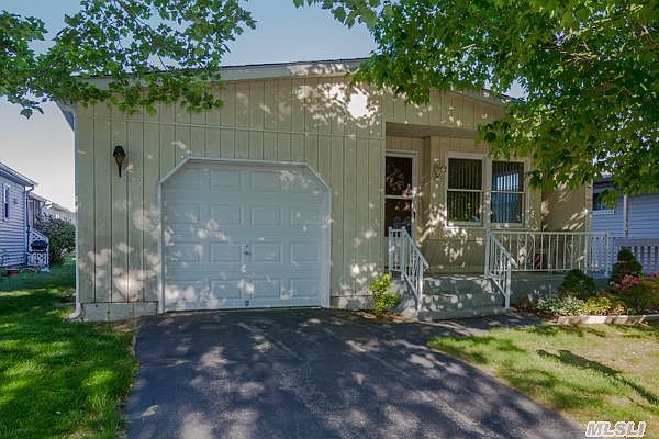 1st image of 160 Village Cir W