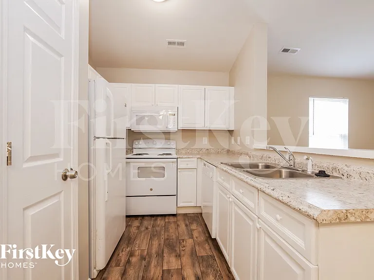 5823 Hamilton Oaks Dr — Photo 7
