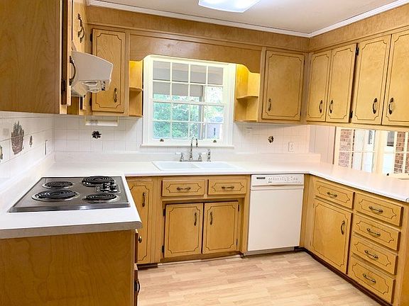 4th image of 3911 Robin Hood Rd