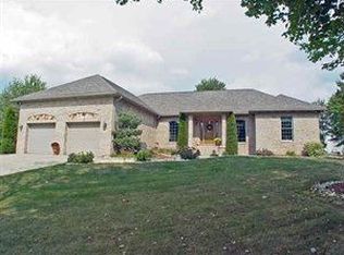 488 Pinewood Dr, Weirton, WV 26062