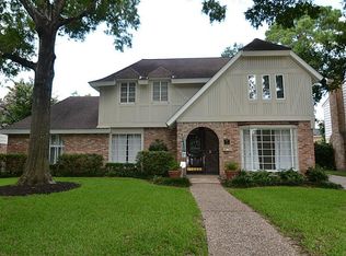 611 Rainwood Dr, Houston, TX 77079