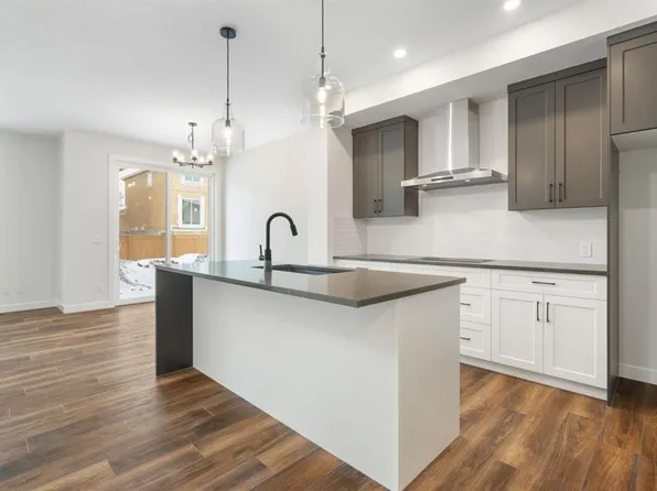 136 E Southbow Village Way, Cochrane, AB T4C 3J9