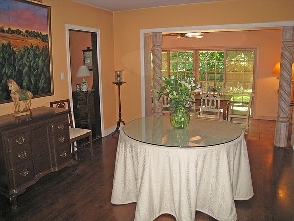 5th image of 205 E Witchwood Ln
