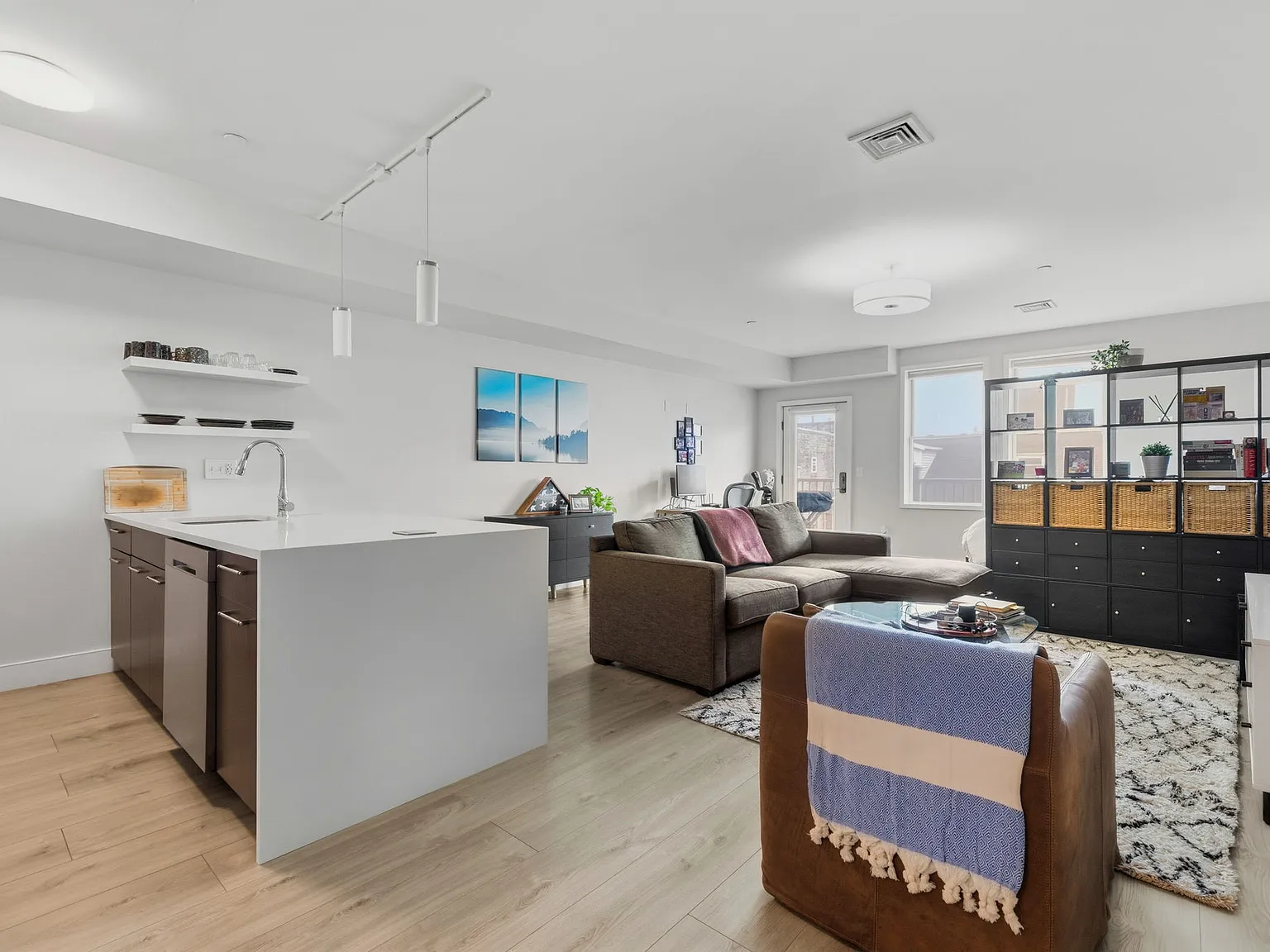 Studio, 708 sqft, $3,600 — Photo 1