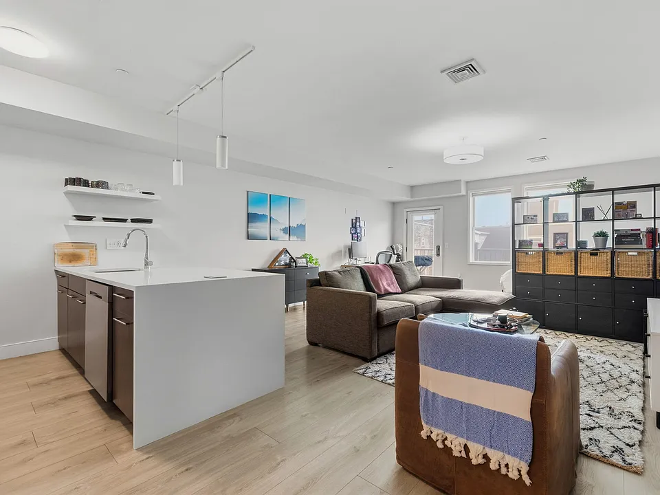 70 Bremen St #407