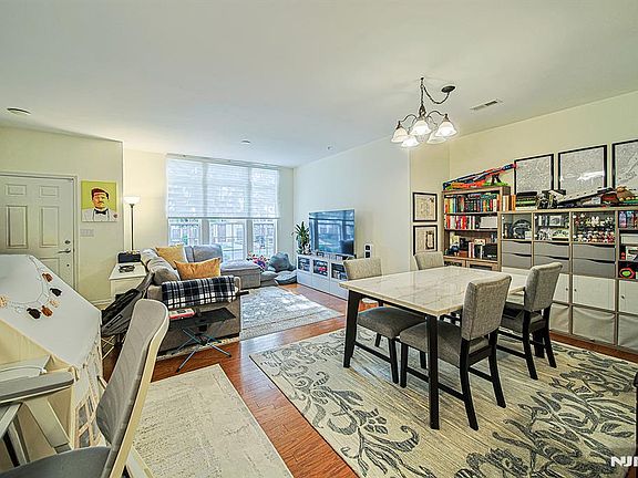 4th image of 21 Jasmine Ln #1111