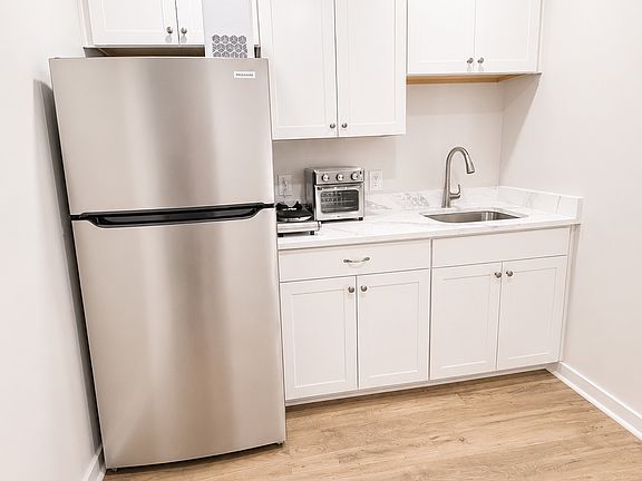 5th image of 524 Heathwood Way Floor 1