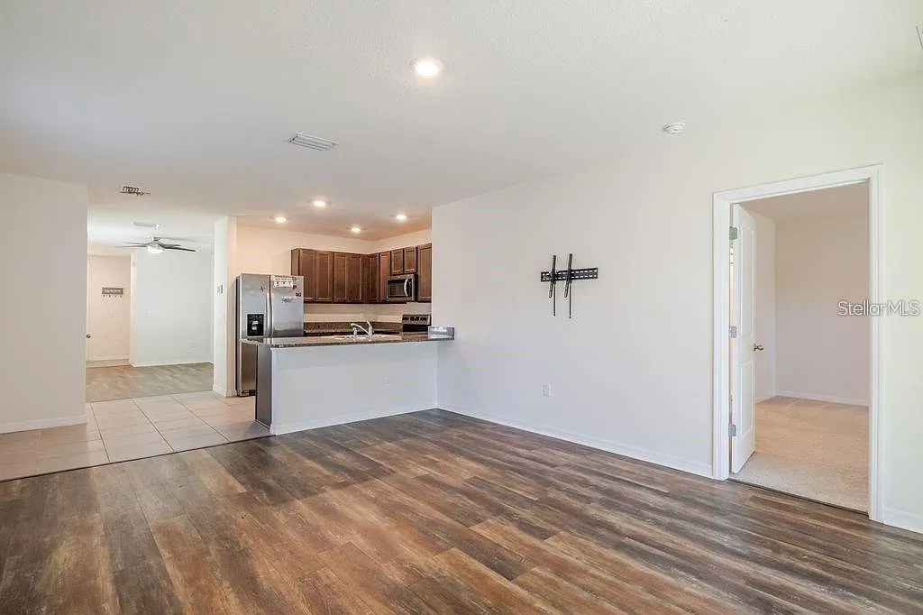 3 bed, 2.0 bath, 1516 sqft, $2,450 — Photo 4