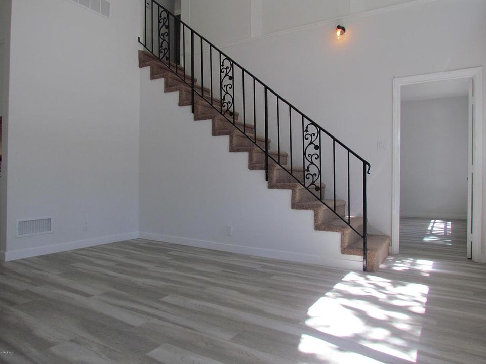 Main Living Room & Stairs