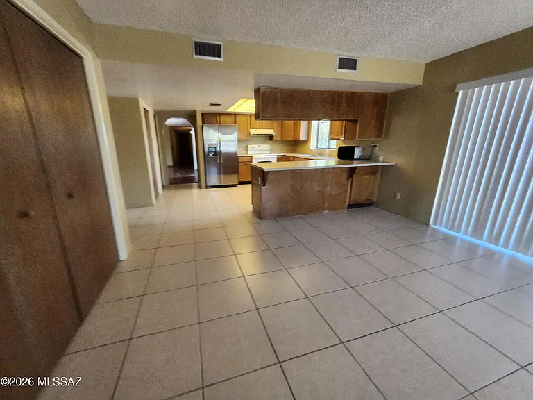 4841 N Paseo Presidio — Photo 6