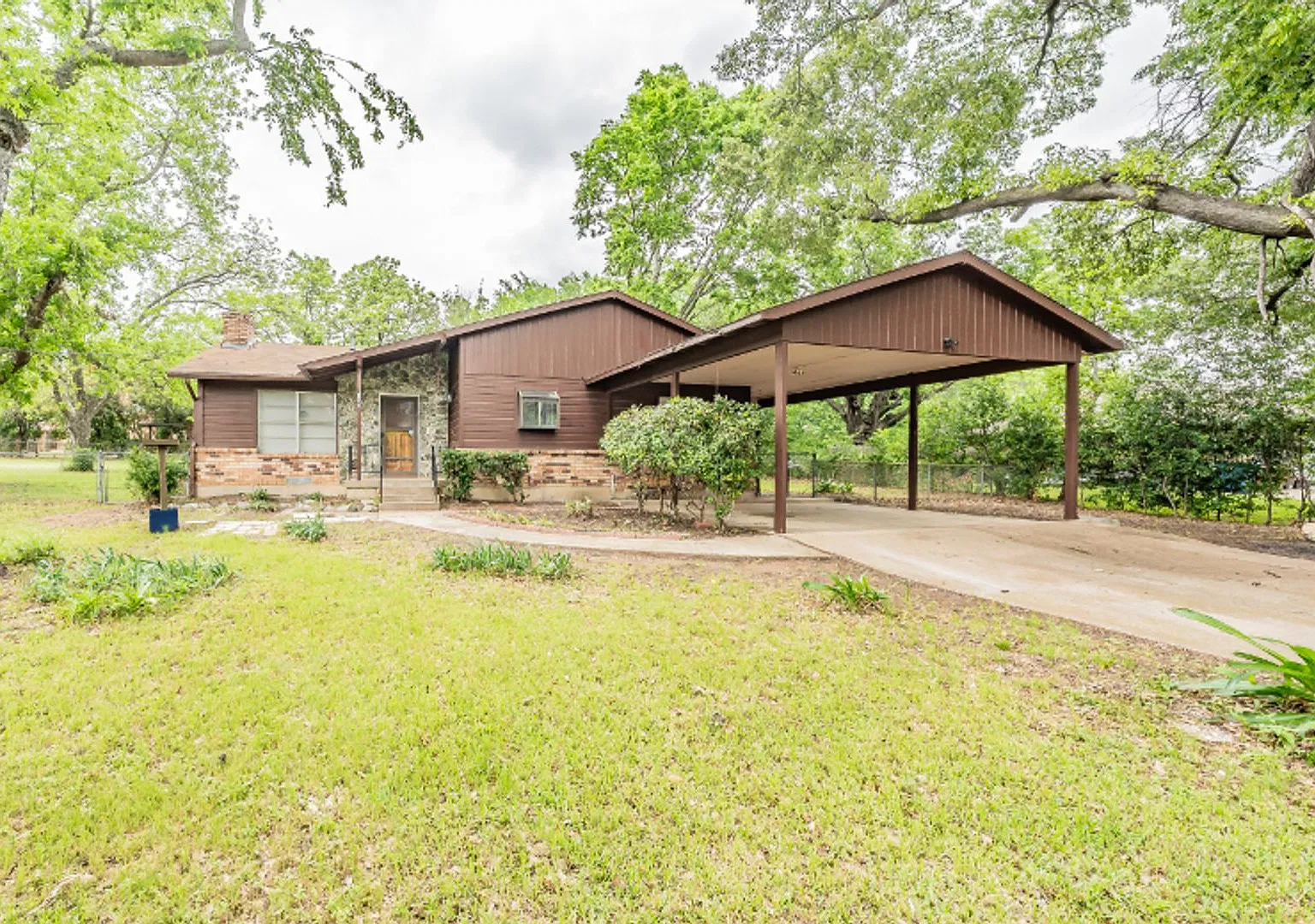Beautifully updated 3 bedroom, 2 bath home in Grapevine! 1344 Mulholland Drive, Grapevine TX 76051 — Photo 4