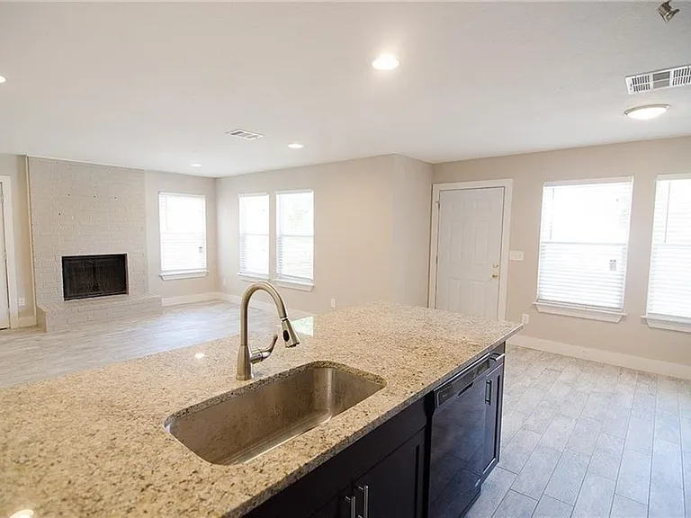 11901 Alpheus Ave #B — Photo 6