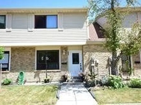 98 Falconer Dr #55, Mississauga, ON L5N 1Y2