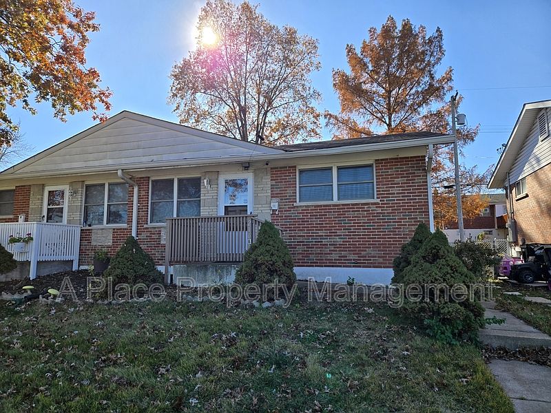 1st image of 210 Carrington Ln #2