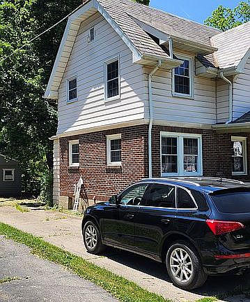 3rd image of 2249 Joliet St