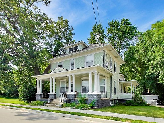 3rd image of 422 Summit St