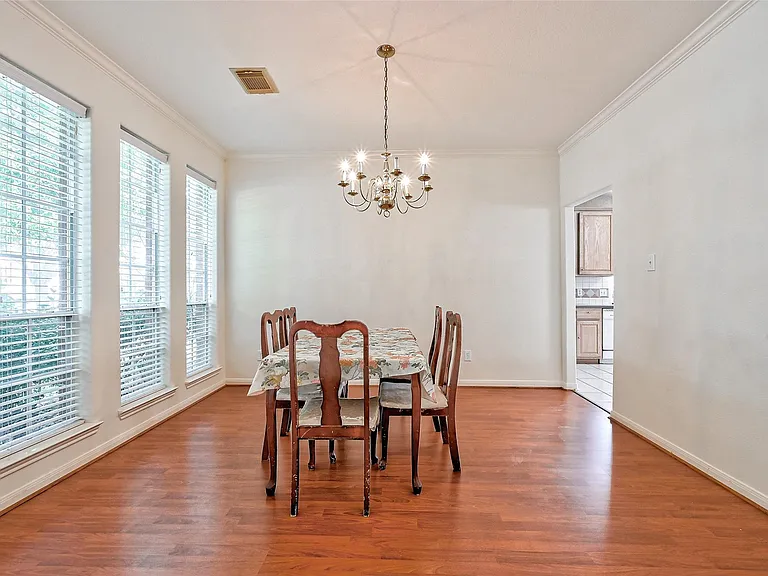 6806 Rhodes Ct — Photo 11