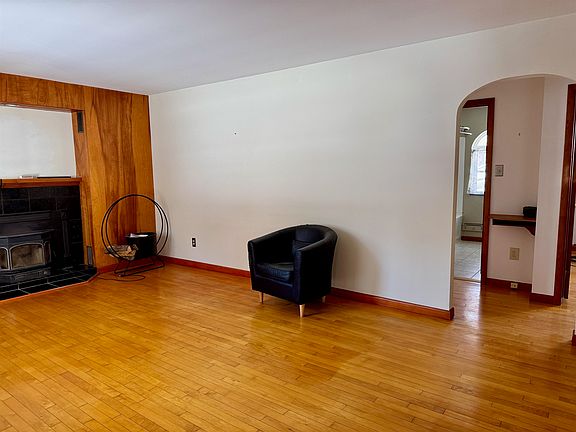 5th image of 9 Spring St