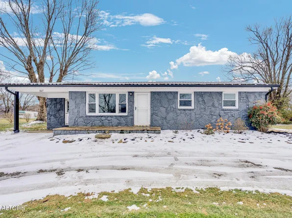 607 W 4th St, Livingston, TN 38570