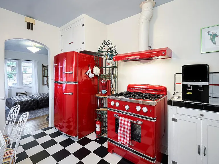 610 Glenwood Ave — Photo 3