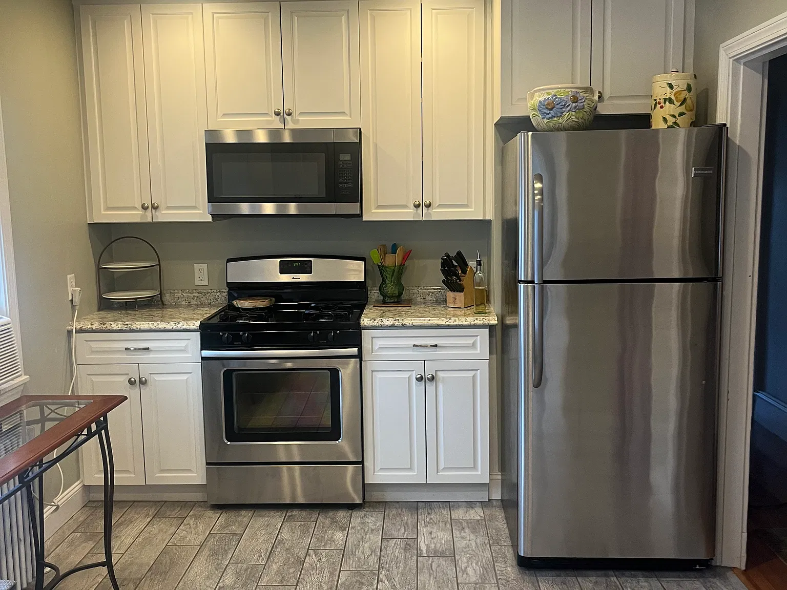 2 bed, 1200 sqft, $2,500 — Photo 2